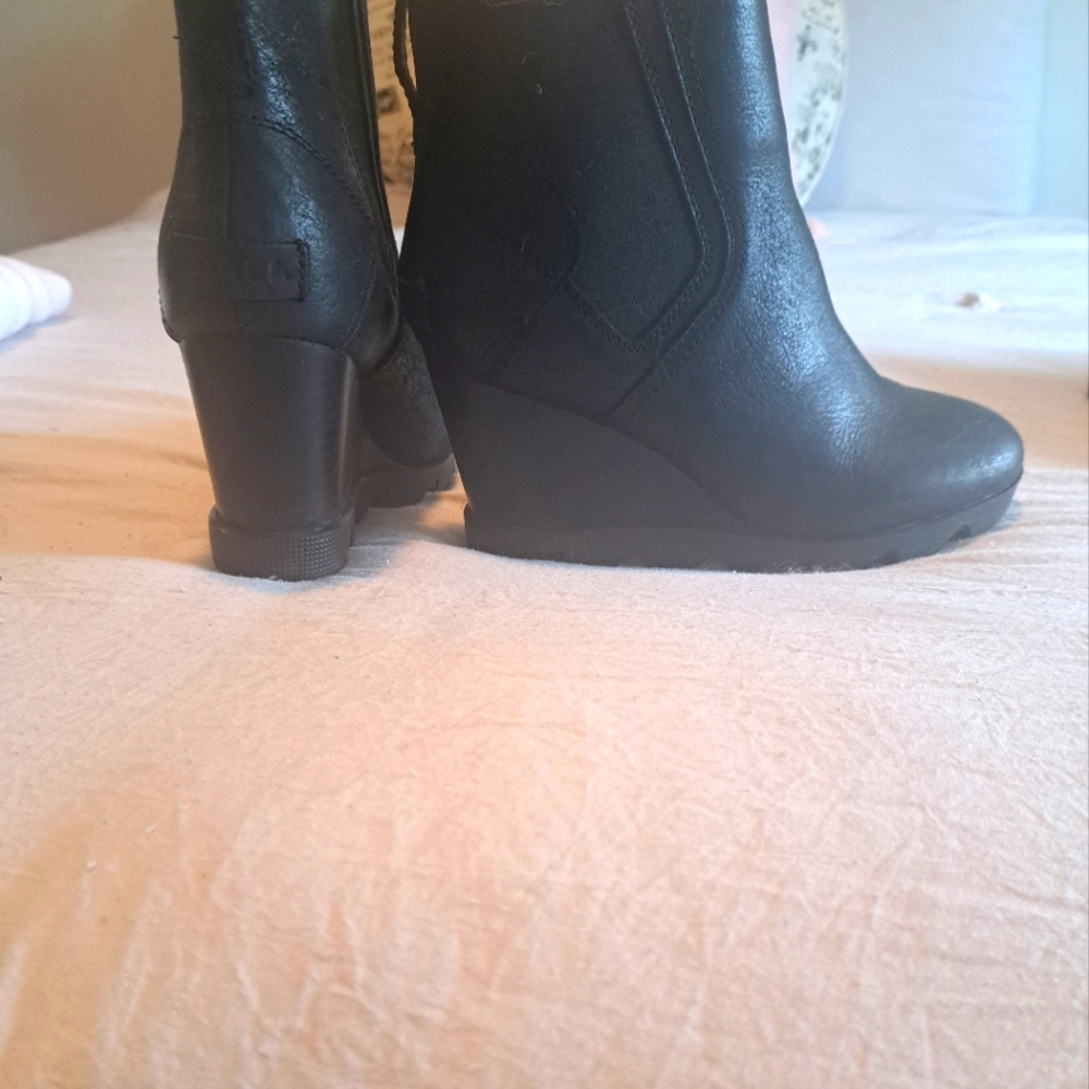 Sorel Black Heal Booties